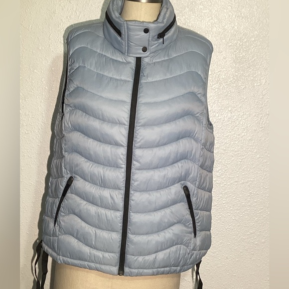 Bernardo blue puffy vest size large - Picture 1 of 11